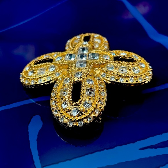 ST. JOHN Vintage Brooch Pin - Picture 4 of 7